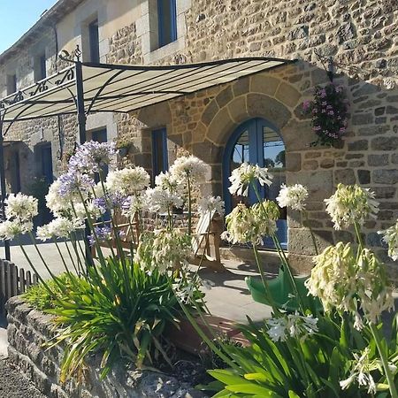 Le Douétaux chambres d'hotes La Baussaine Exterior foto