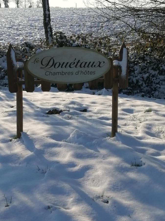 Le Douétaux chambres d'hotes La Baussaine Exterior foto