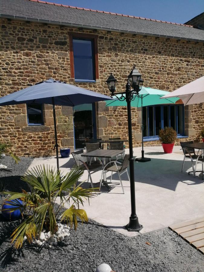 Le Douétaux chambres d'hotes La Baussaine Exterior foto