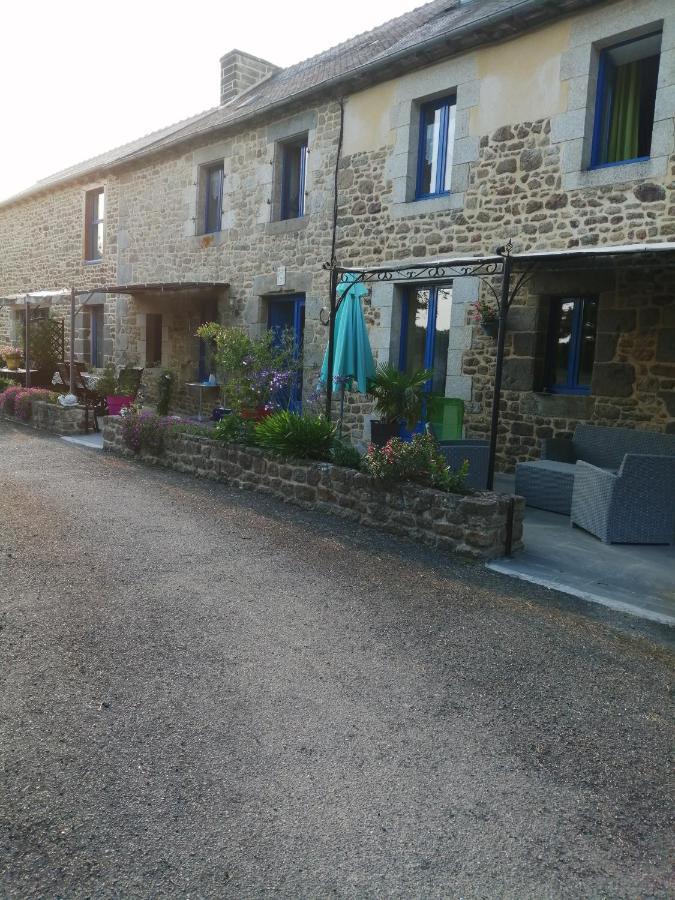 Le Douétaux chambres d'hotes La Baussaine Exterior foto