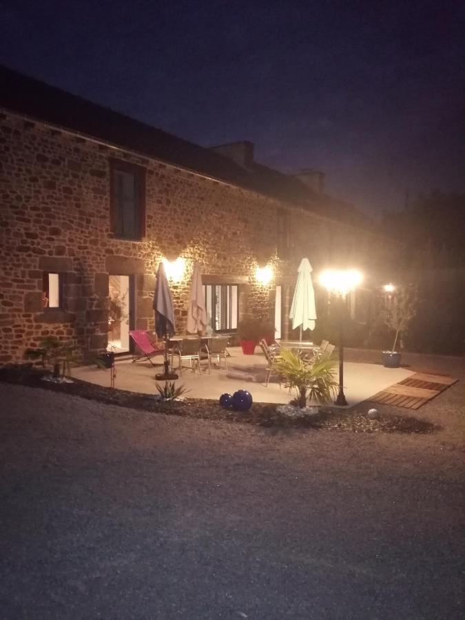 Le Douétaux chambres d'hotes La Baussaine Exterior foto